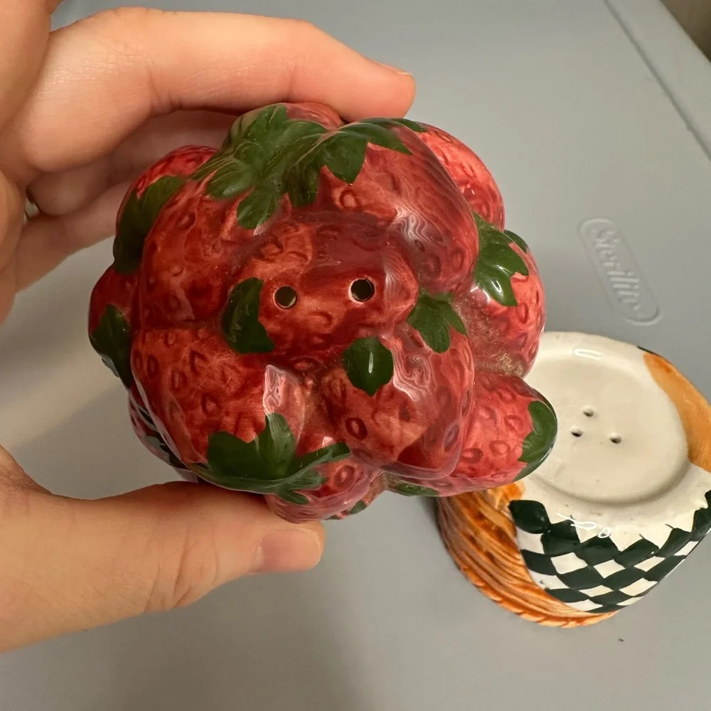 Basket of Berries Salt & Pepper Shaker Set Collectors Farmhouse Cottagecore
